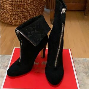 Shoes ankle heels boots sued excellent condition